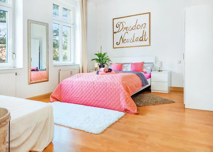 Bis 6 Personen - Helle, Ruhige Whg, 2 Baeder, Dd Neustadt, Top Lage