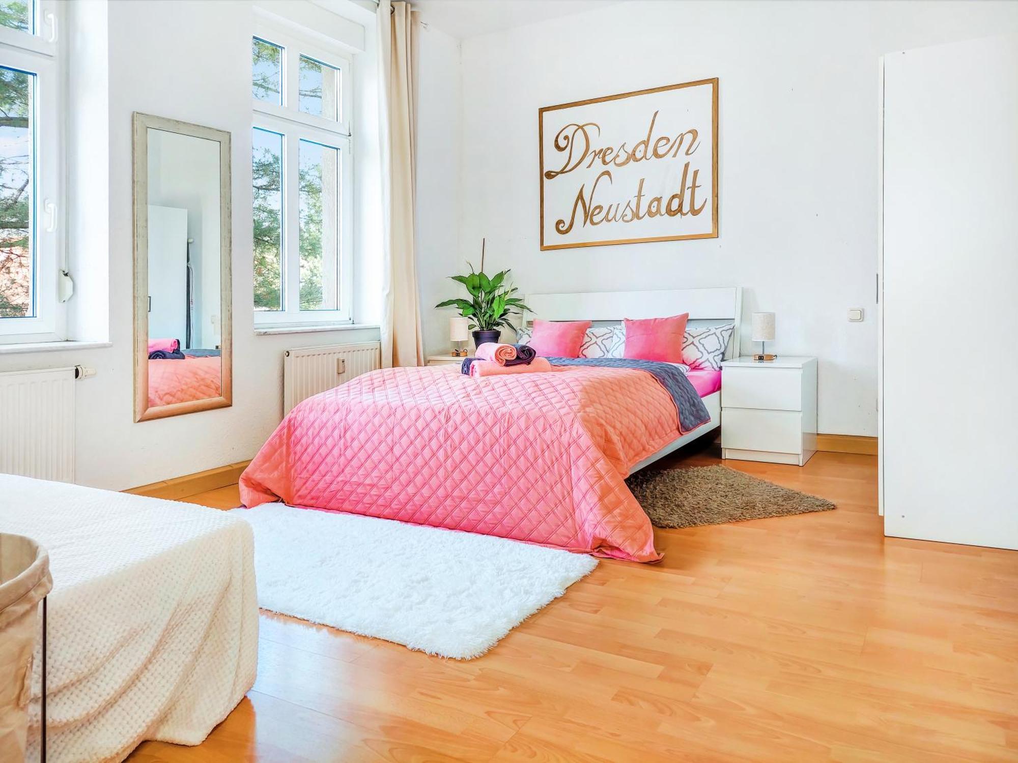 Apartament Helle, Ruhige 2 Zi-whg, 2 Baeder, Dd Neustadt, Lage *