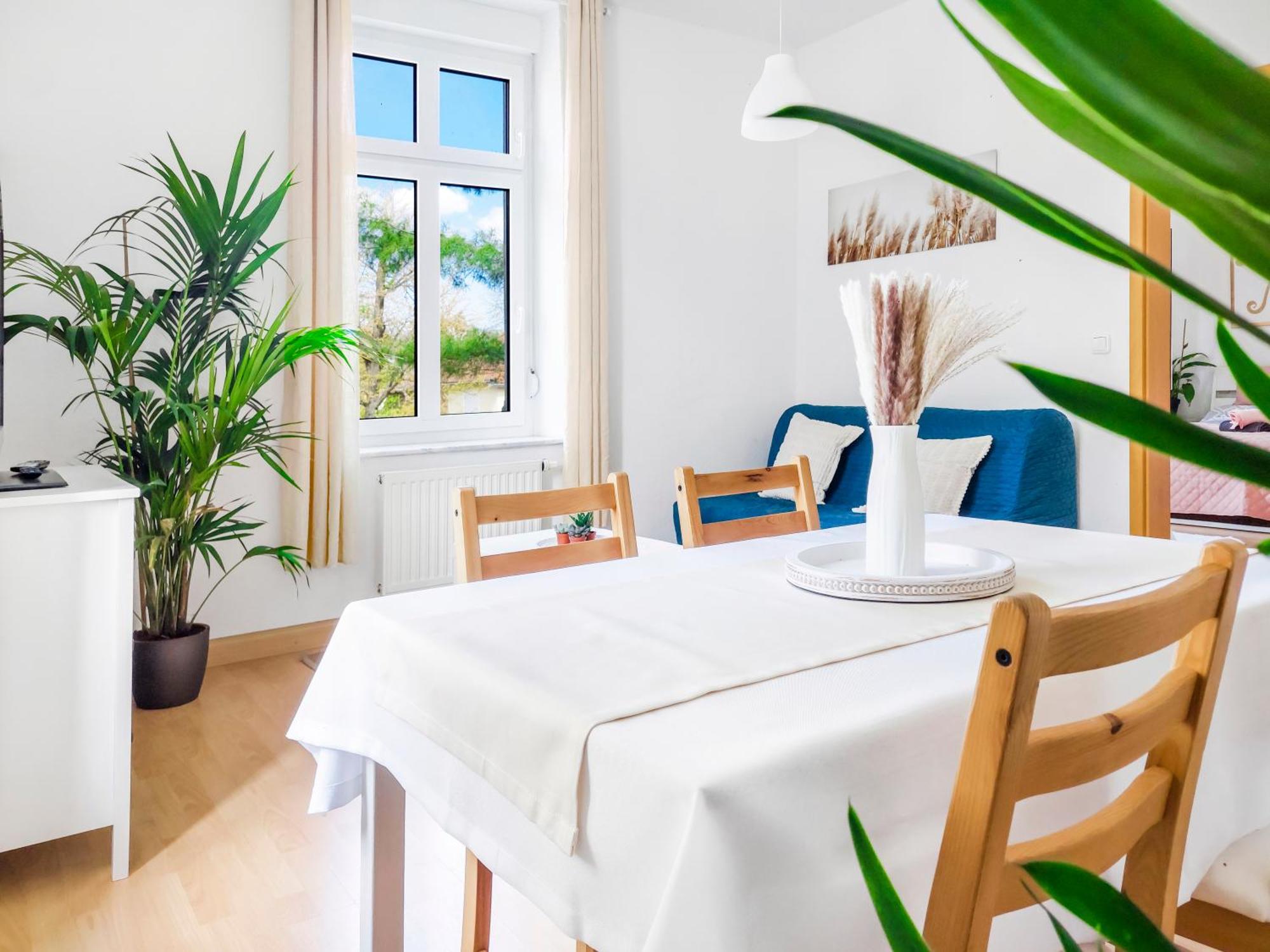 Helle, Ruhige 2 Zi-whg, 2 Baeder, Dd Neustadt, Lage Apartament