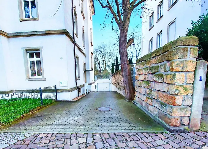 Helle, Ruhige 2 Zi-Whg, 2 Baeder, Dd Neustadt, Top Lage